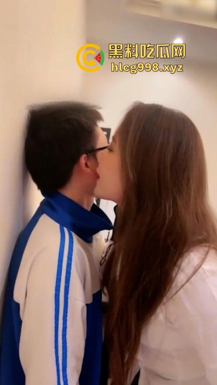 借火顺带给小处男破处！ 尴尬场面让小姐姐崩溃了“小逼有点慌 求哥哥安慰”  第12张