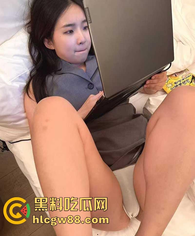 中国传媒大学【白洁】研究生情侣性爱视频曝光 各种舔屌卖骚 无套做爱中出 反差感爆棚! 第3张 中国传媒大学【白洁】研究生情侣性爱视频曝光 各种舔屌卖骚 无套做爱中出 反差感爆棚! 第3张