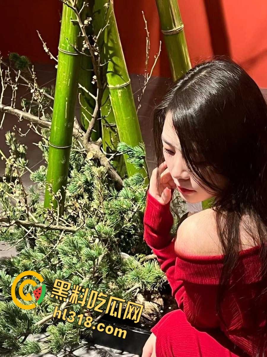 湖北师范大学【曾晓婷】，模样清纯得像个邻家妹妹，但骨子里骚得要命，被22厘米巨物捣得乱颤 !  第4张