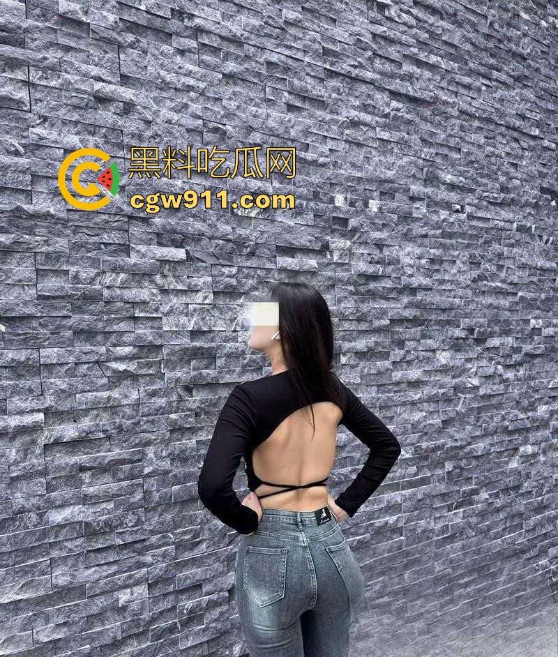 刚刮完毛后白虎堂姐，疯狂被我抽插骚逼后入，爽到高潮迭起淫叫不断，面对这身材无法自拔啊！  第4张