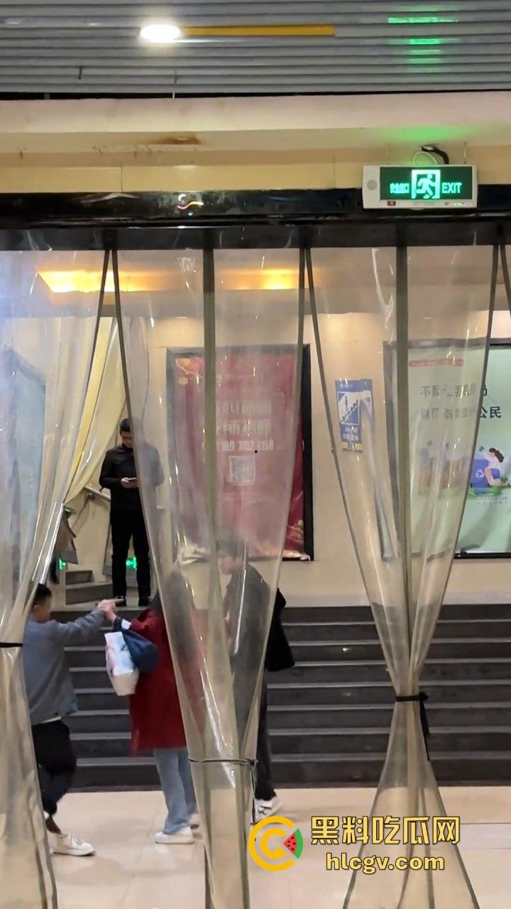 湖南怀化硬核抢女朋友！打赢了配偶权就归你，高矮搭配也能整出喜剧效果！  第2张