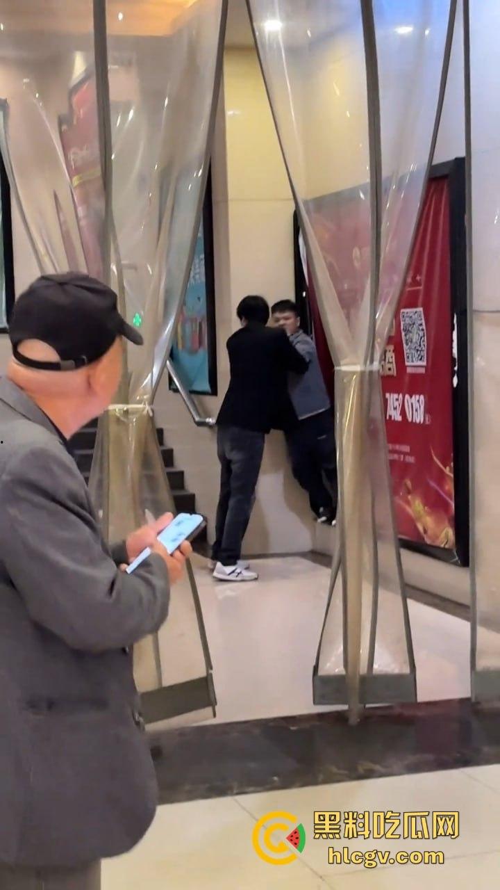 湖南怀化硬核抢女朋友！打赢了配偶权就归你，高矮搭配也能整出喜剧效果！  第3张