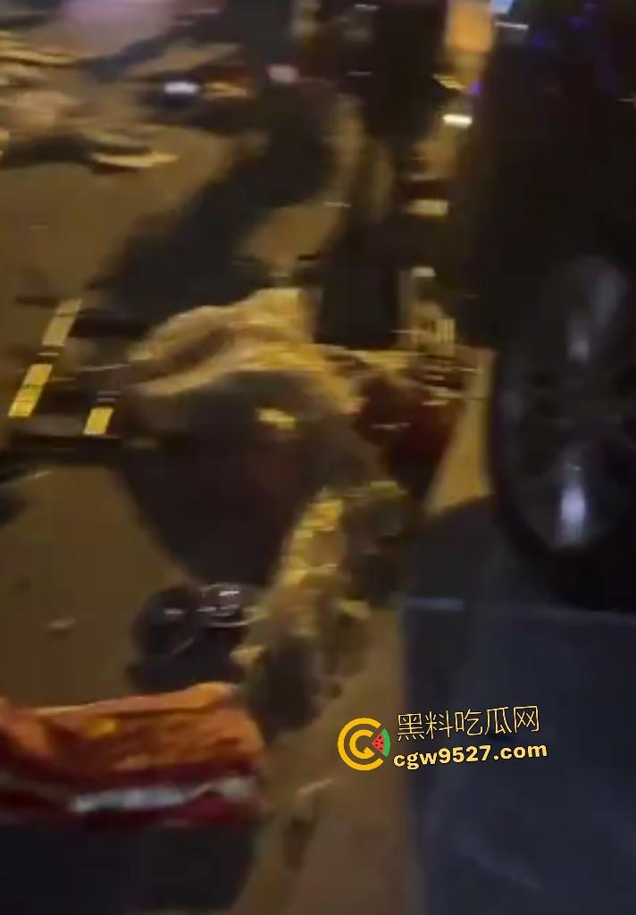 9月2日晚上广州海珠鹤洞桥底，合创汽车开智驾直接冲撞行人，连幼童都撞飞了，这智驾怕不是失了智吧？  第7张