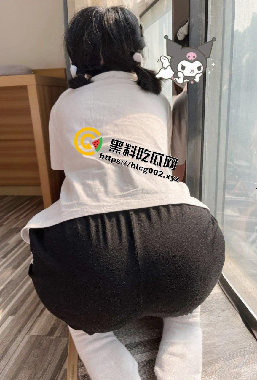 我的大一反差小母狗穿着无弹力短丝袜为我足交!最后啪啪后入她鲜嫩的肉穴!真爽啊! 第5张 我的大一反差小母狗穿着无弹力短丝袜为我足交!最后啪啪后入她鲜嫩的肉穴!真爽啊! 第5张