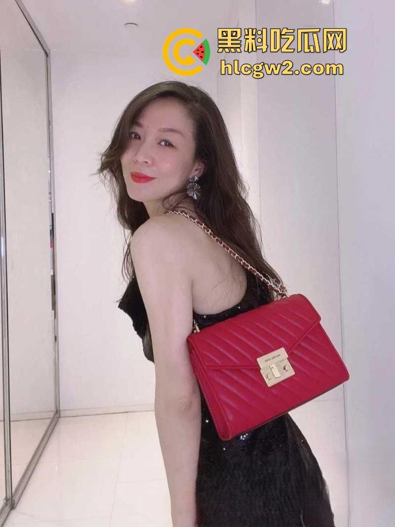 开小号撩到同学妈！老A8也是A8熟女风情太骚，渔网丝袜人欲火焚身，撩上她之后真是忍不住想直接上！  第17张