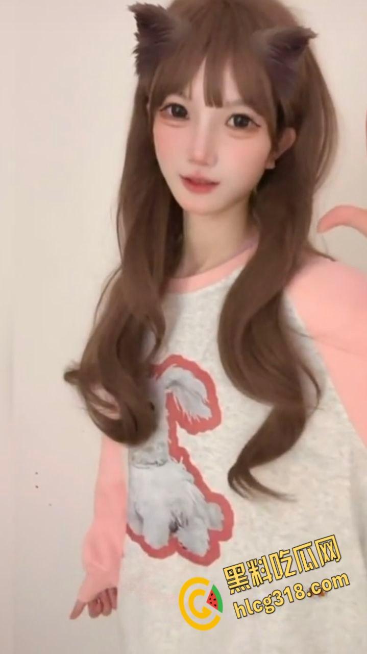 快手网红【米团不熬夜】开播放言，大哥刷一个火箭就给看水晶假屌，极品白虎逼简直是视觉盛宴！  第4张