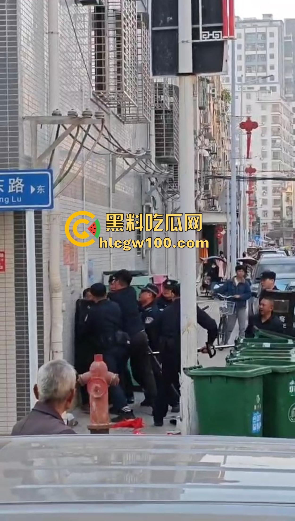 揭阳揭西持刀男子街头闹事，被警察堵墙角带走，快过年了非要进去蹭皇粮！  第3张