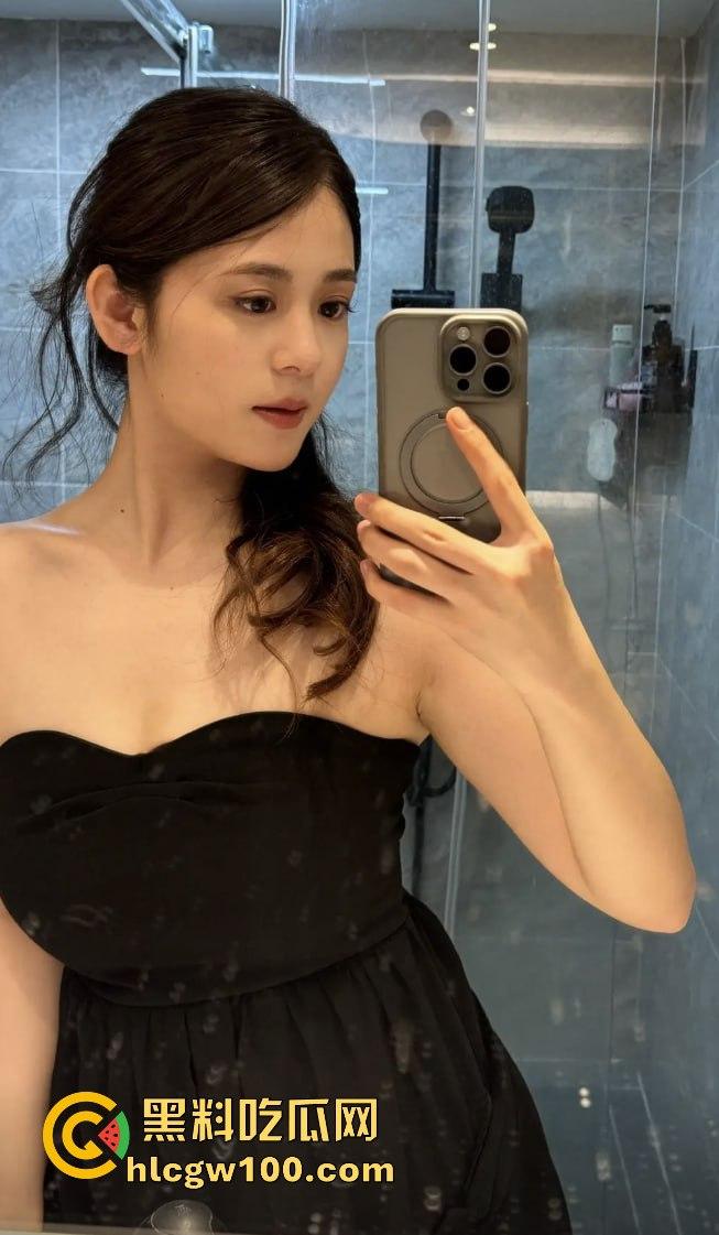 抖音擦边女神『小黄鱼』凭骚气出圈，直播思路清晰擦边到位，粉丝边掏钱包边咨询医美，钱包空了还得了！  第3张