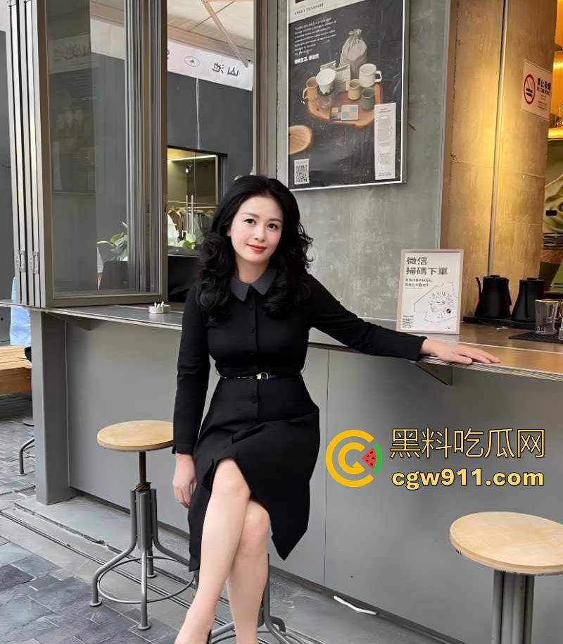 成功驯服骚逼熟女大姐，调情做爱无套暴操一镜到底，浓精灌满湿滑阴道，彻底对我臣服的！  第1张