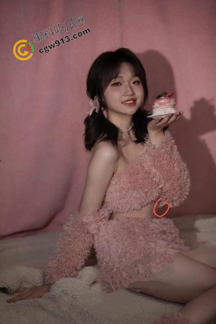 上海财经大学嫩妹黄玉凤: 金主爸爸的掌上明珠or富二代的新欢女主角,她究竟有何魅力? 第1张 上海财经大学嫩妹黄玉凤: 金主爸爸的掌上明珠or富二代的新欢女主角,她究竟有何魅力? 第1张