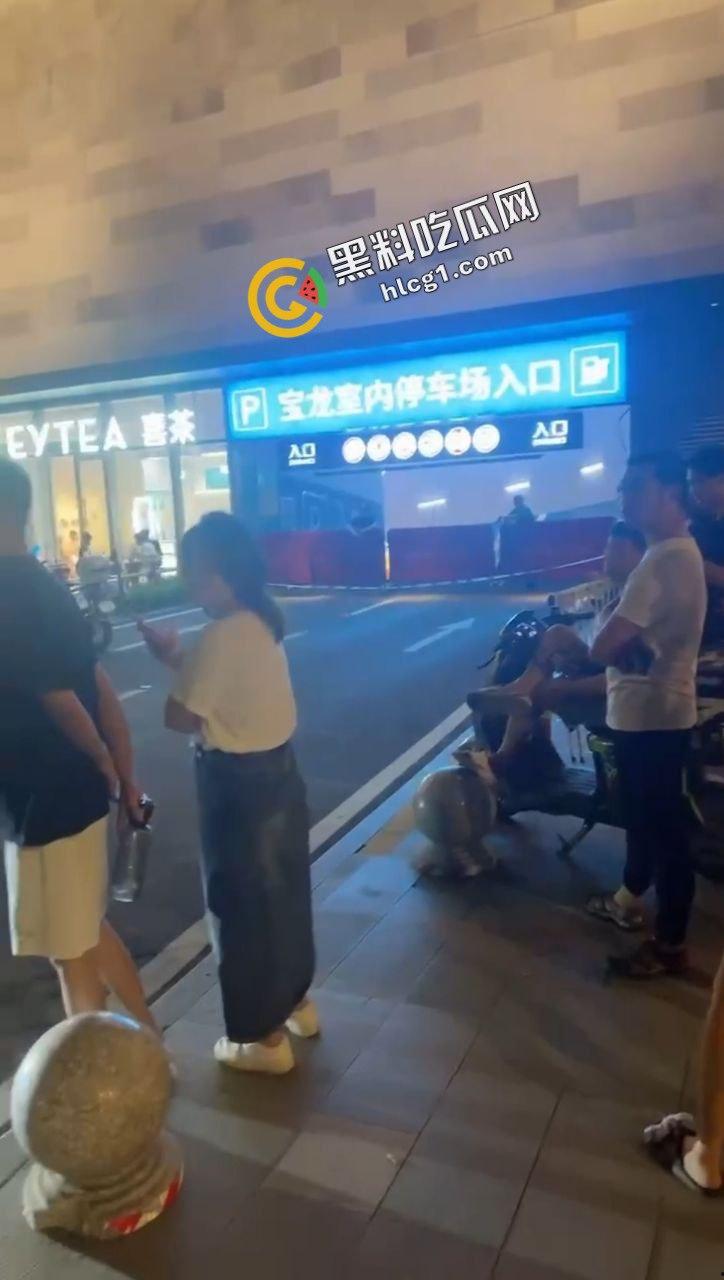 宝龙广场地下室 初中生为买九号电动车 竟对自己妈妈痛下杀手 数捅几十刀  第2张