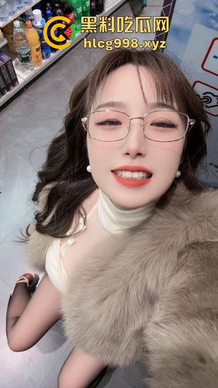 抖音平台主播【小团嫂】直播招嫖！黑丝包臀裙、巨棒身材，嫩逼后入爆插，制服诱惑让人顶不住！  第28张