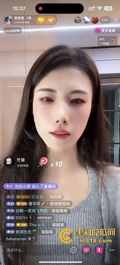 抖音颜值主播为礼物舔墙，舌头疯狂打转能感觉到是老手，把大屌给她舔一下哪得多舒服啊！  第2张