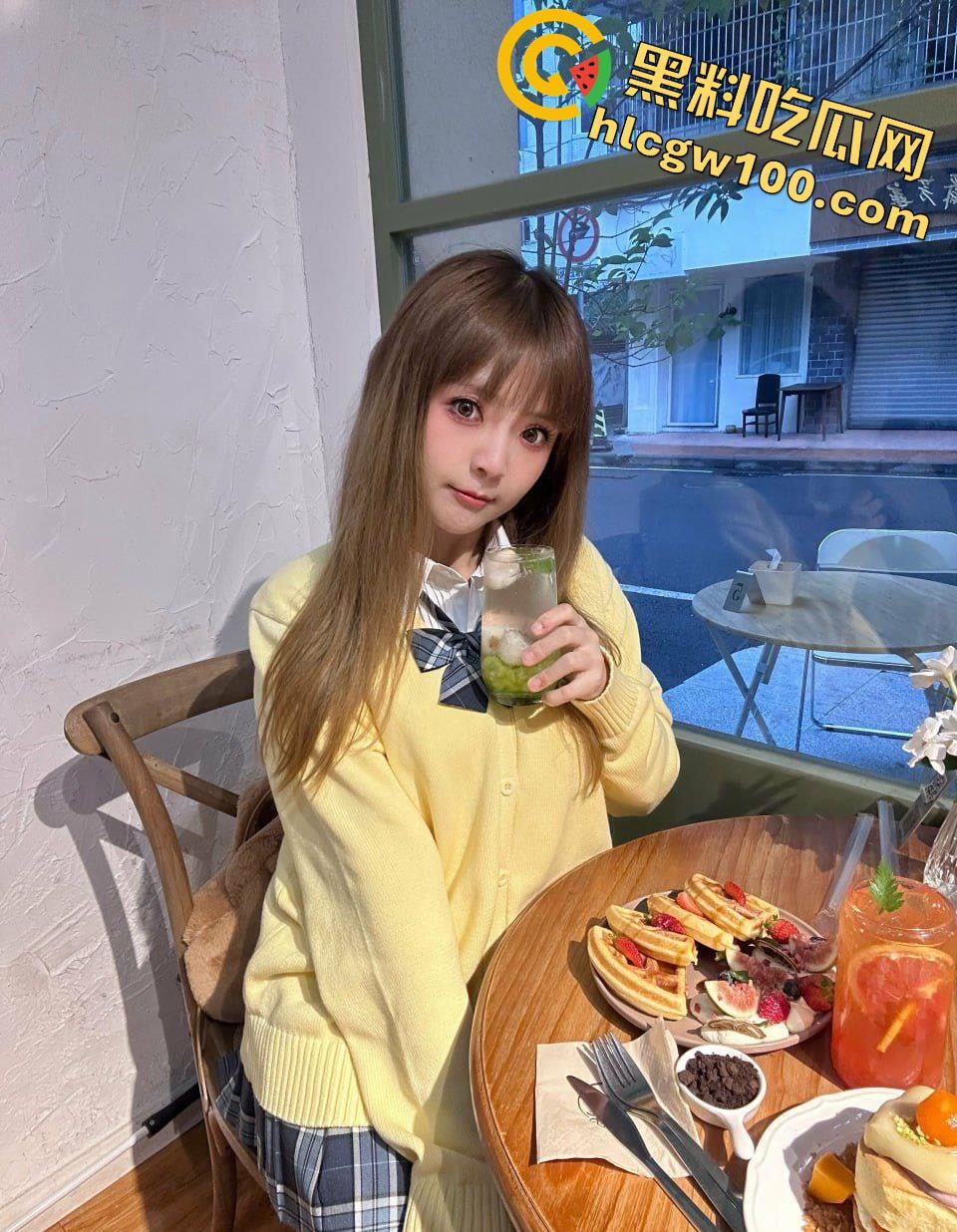 上海视觉艺术学院顶级美女【白语汐】，挺拔的酥胸，白虎嫩穴完美的不像真人  第2张