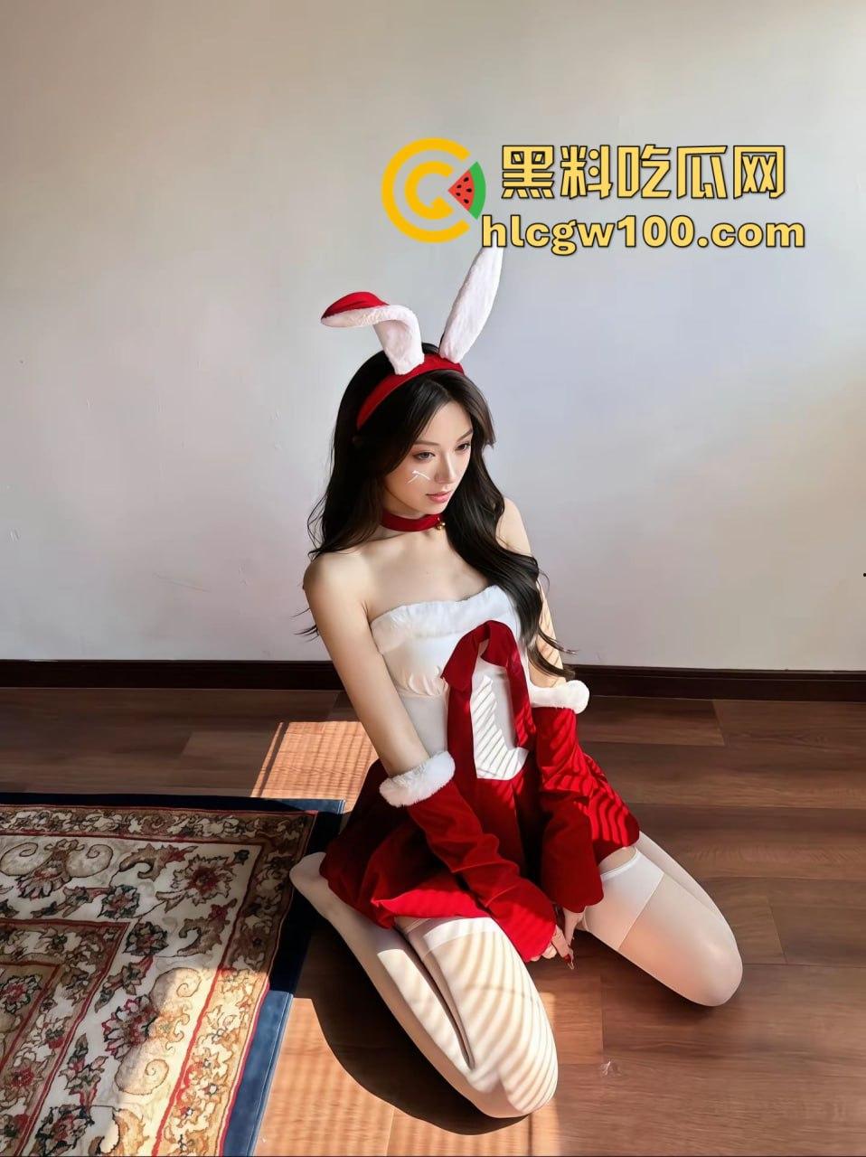 昨晚圣诞夜全员骑鹿 圣诞炮王排行榜火辣出炉 骚气红装妹子一边抽烟喝酒一边操B，礼物湿得发亮！  第1张