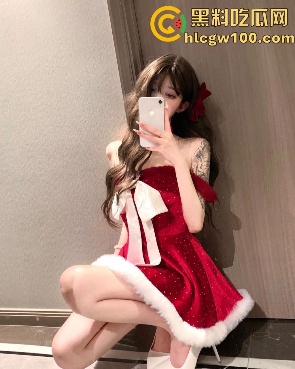 昨晚圣诞夜全员骑鹿 圣诞炮王排行榜火辣出炉 骚气红装妹子一边抽烟喝酒一边操B，礼物湿得发亮！  第12张