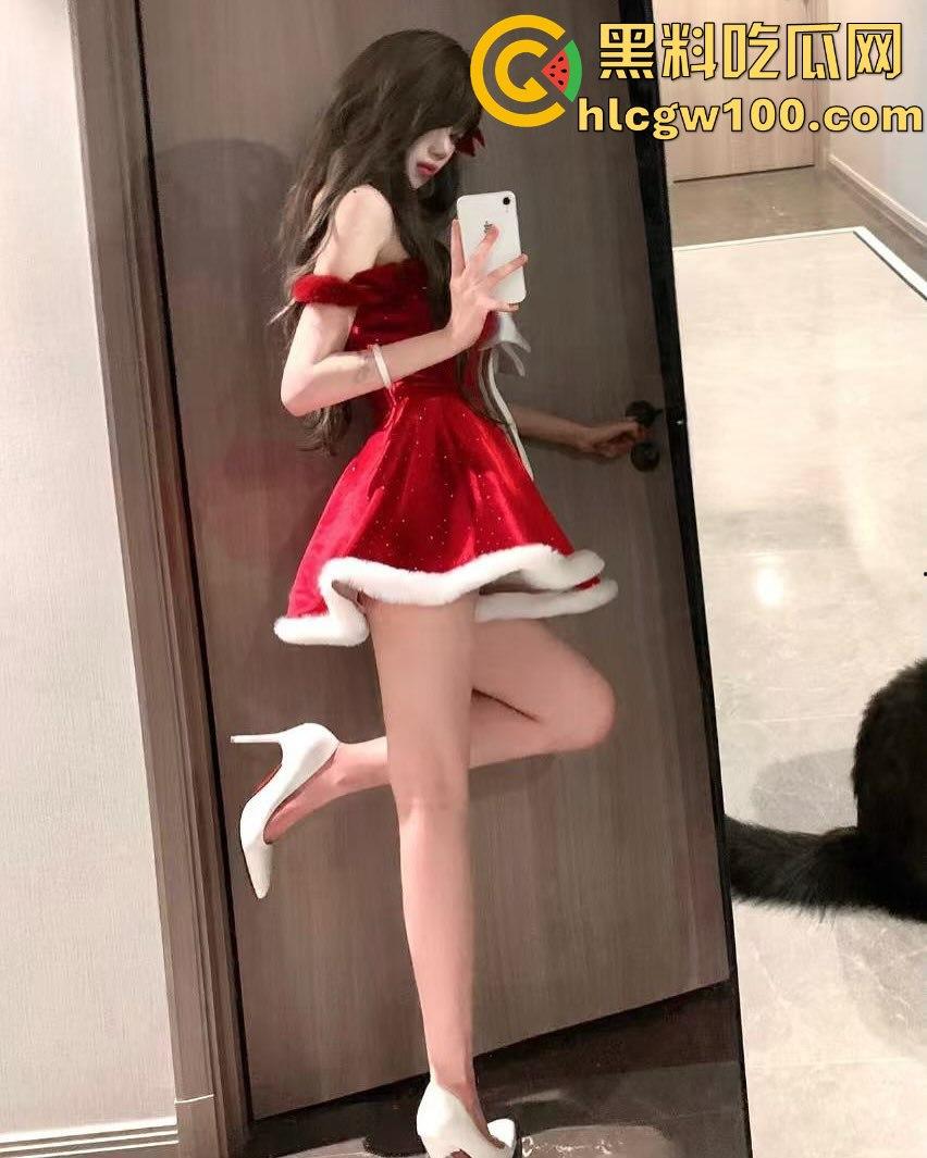 昨晚圣诞夜全员骑鹿 圣诞炮王排行榜火辣出炉 骚气红装妹子一边抽烟喝酒一边操B，礼物湿得发亮！  第27张