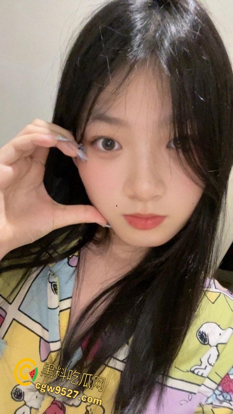 浙江临平职高高中生【朱亦媛】，表面上清纯学生妹，私下却是精盆母狗，到处聊骚约炮，性感酮体确实嫩 !  第4张