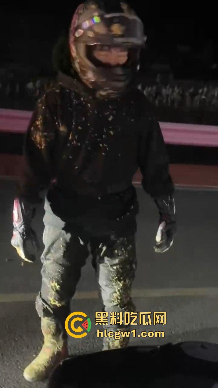 贵阳市骑龙村炸街摩托被村民用大粪封路!网红公路摩托压弯烧胎秀太吵,村民怒出奇招制止! 第5张 贵阳市骑龙村炸街摩托被村民用大粪封路!网红公路摩托压弯烧胎秀太吵,村民怒出奇招制止! 第5张