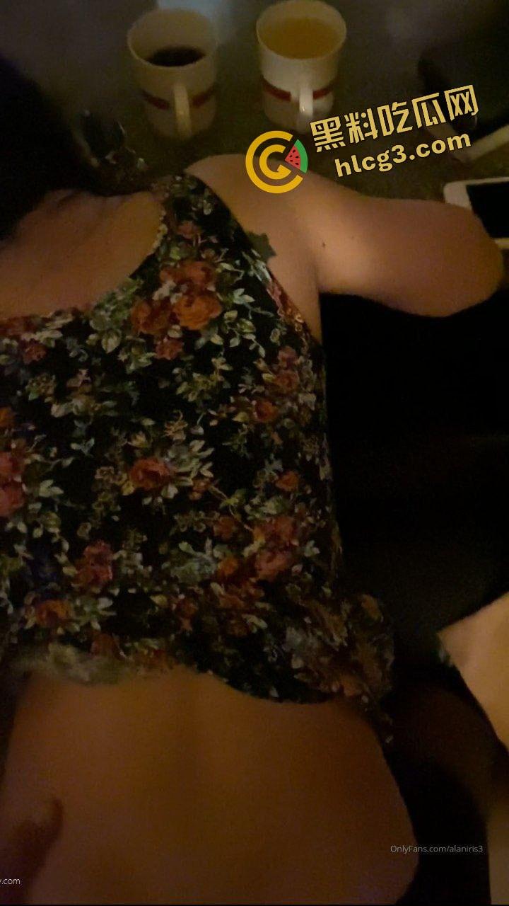 台湾极品反差淫妻『黄芮芮』与闺蜜老公开淫趴多P OF付费性爱合集流出 淫荡至极 撸点满满！  第5张