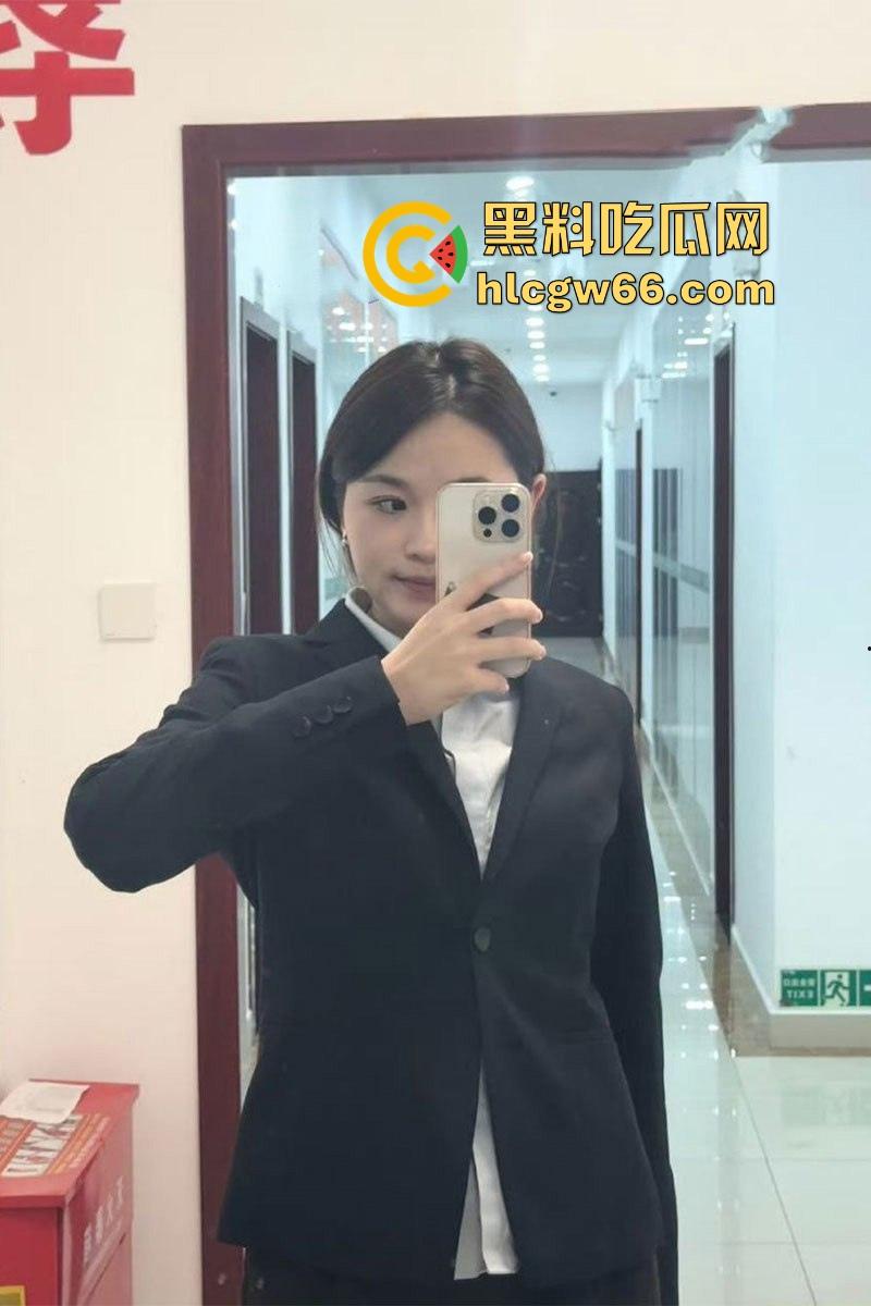 银行极品反差母狗【金雨婷】外表清纯得像朵花，谁能想到一顿饭就被炮友勾走，彻底放飞自我！  第2张