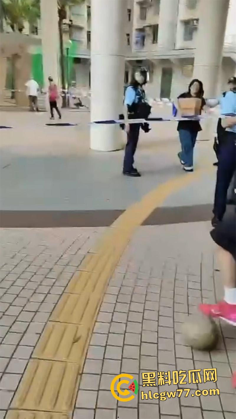 香港惊现蜘蛛侠，一男子顺高层水管爬行，据悉是情夫结果老公提前回家，老哥胆子真大啊！  第4张