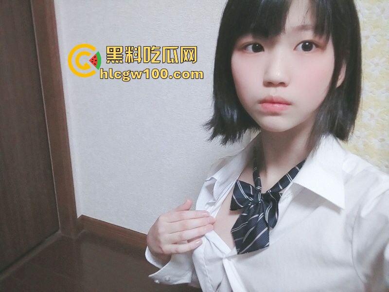 广东清远第一高中清纯反差高三学生【余消琪】调教视频曝光，满脸幼稚脸的高中妹妹，小穴非常粉嫩！  第3张