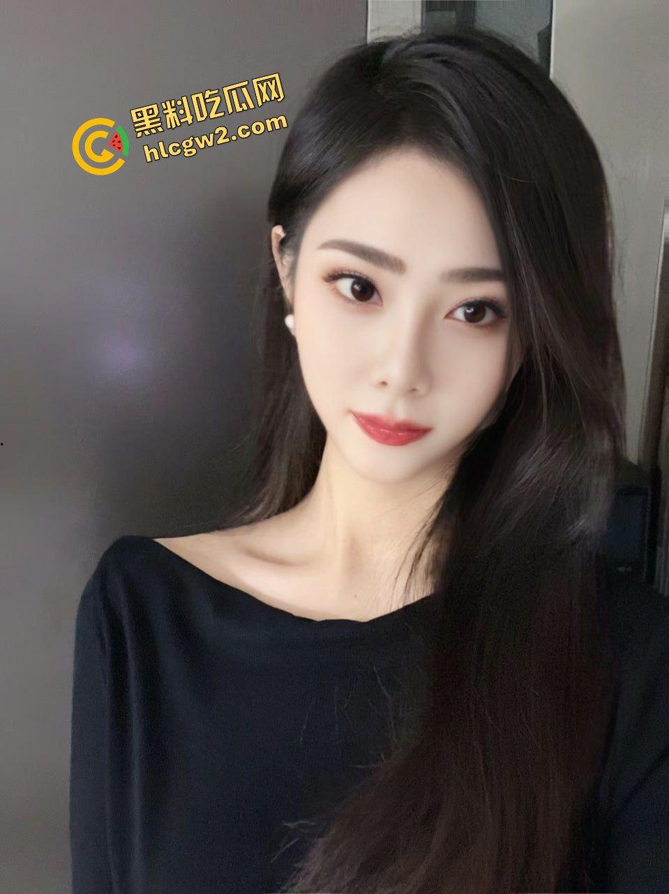 云南反差婊高挑母狗『冯玉晶』擦边朋友圈钓鱼 露奶诱惑土豪约操 ！SM情趣内衣猛怼！独家流出！  第1张