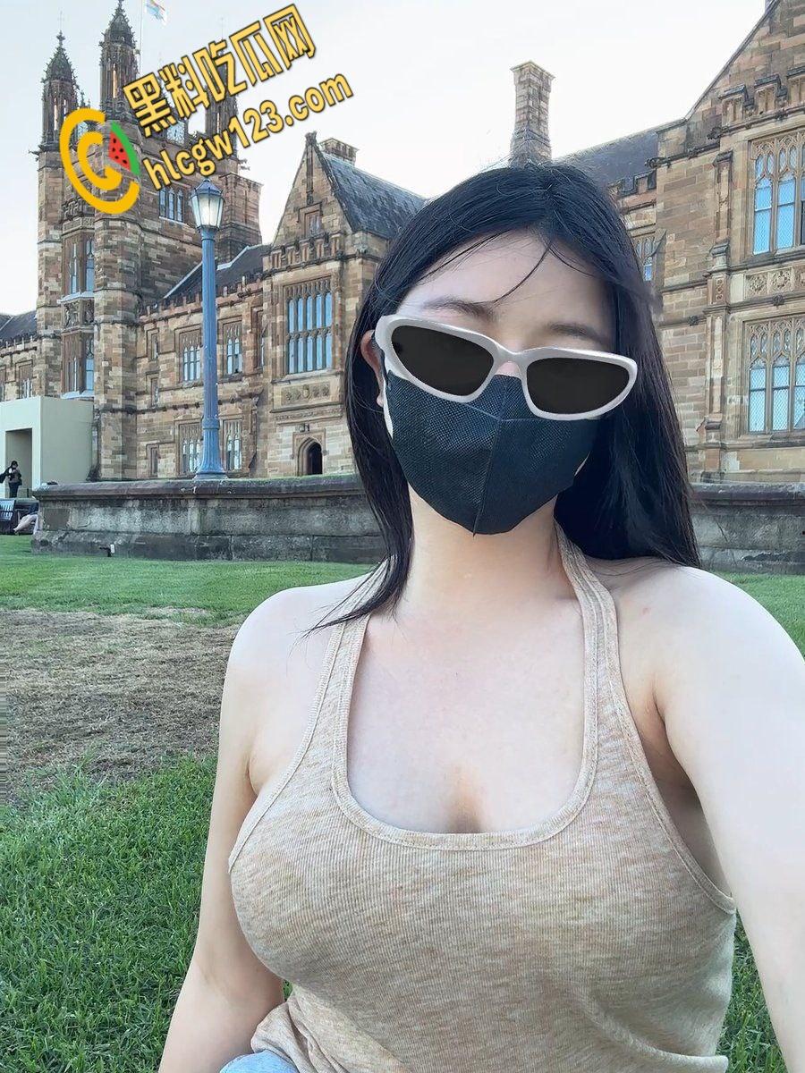 推特巨乳健身博主【婷婷】，户外露出极品身材，穿上开档丝袜猛草肥臀 !  第1张