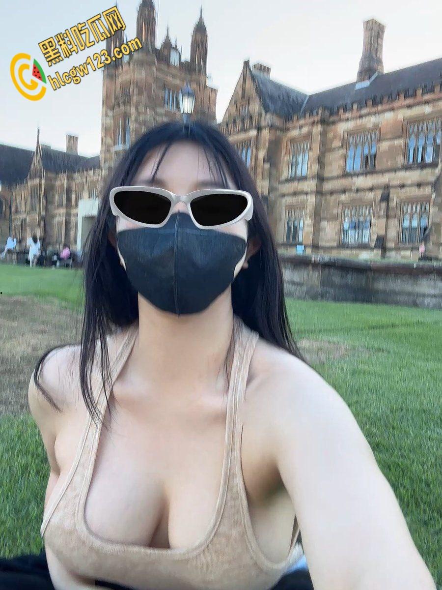 推特巨乳健身博主【婷婷】，户外露出极品身材，穿上开档丝袜猛草肥臀 !  第2张