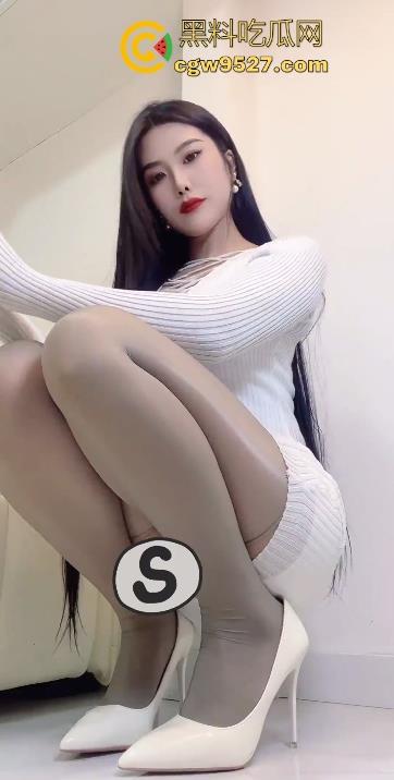 抖音性感网红【柠檬不酸】付费福利视频合集泄露，高挑御姐黑丝高跟。大秀自慰巨乳，这身材爱了！  第2张