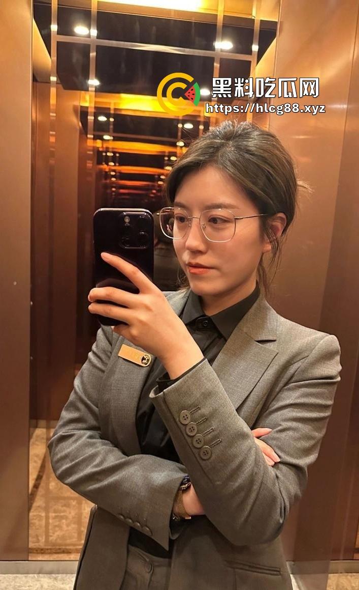 南通售楼骚货『郭智玲』三天卖四套房,买房送逼随便操,3P内射拼业绩被视频曝光! 第8张 南通售楼骚货『郭智玲』三天卖四套房,买房送逼随便操,3P内射拼业绩被视频曝光! 第8张