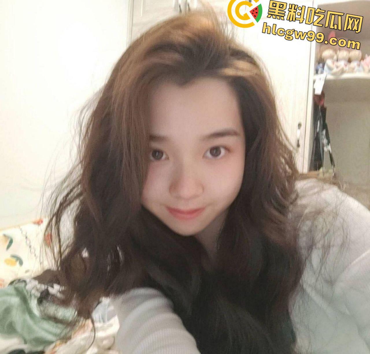 重庆OL反差露脸女职员【张秋月】被主人各种调教视图泄密，婚纱捆绑口塞踩头当狗玩  第3张