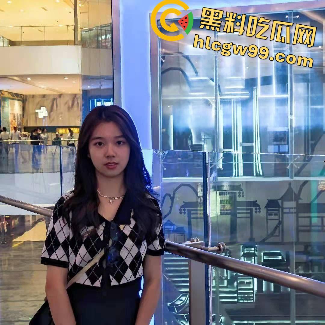 重庆OL反差露脸女职员【张秋月】被主人各种调教视图泄密，婚纱捆绑口塞踩头当狗玩  第6张