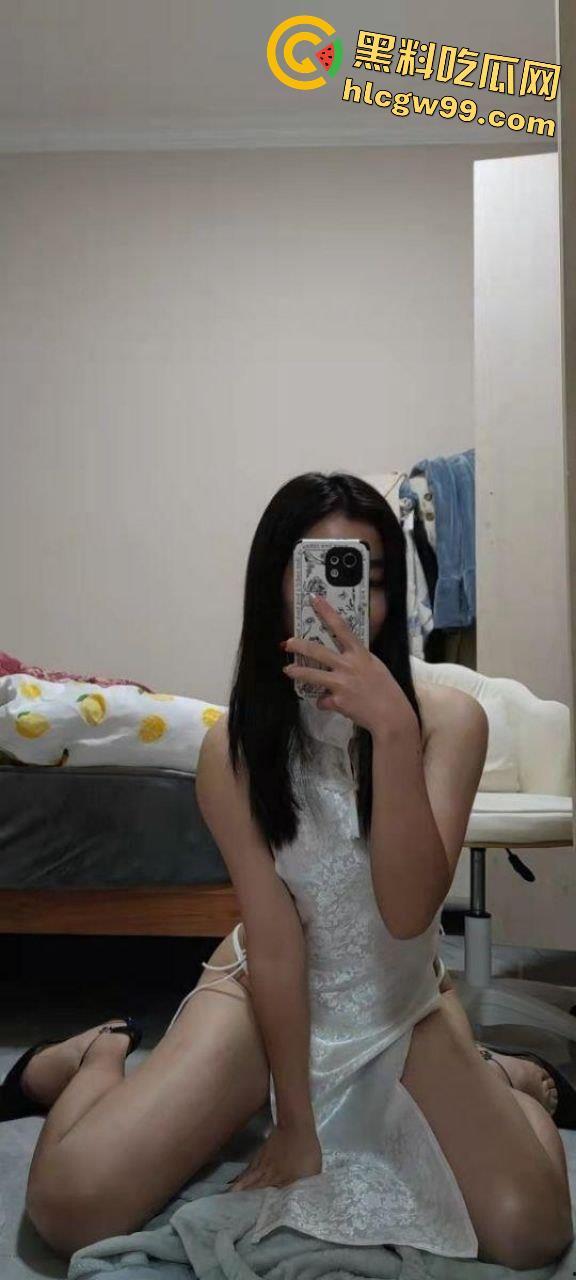 重庆OL反差露脸女职员【张秋月】被主人各种调教视图泄密，婚纱捆绑口塞踩头当狗玩  第27张