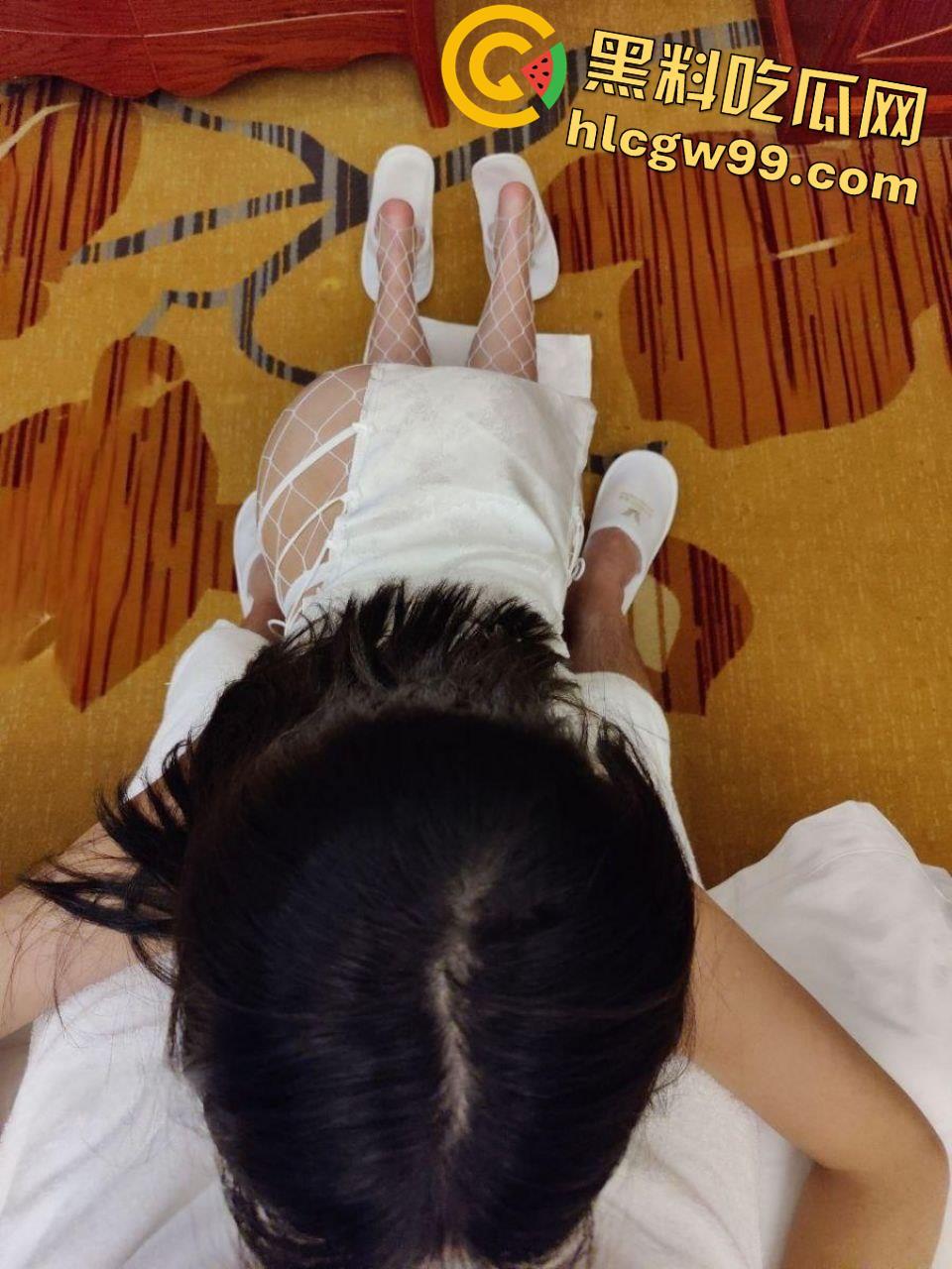 重庆OL反差露脸女职员【张秋月】被主人各种调教视图泄密，婚纱捆绑口塞踩头当狗玩  第51张