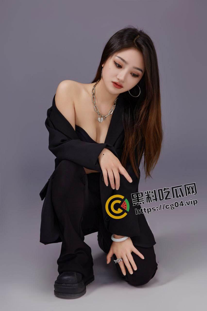 佛山母狗萌凌 背着男朋友做鸡 喜欢内射不带套 和陌生人3洞全开  第1张