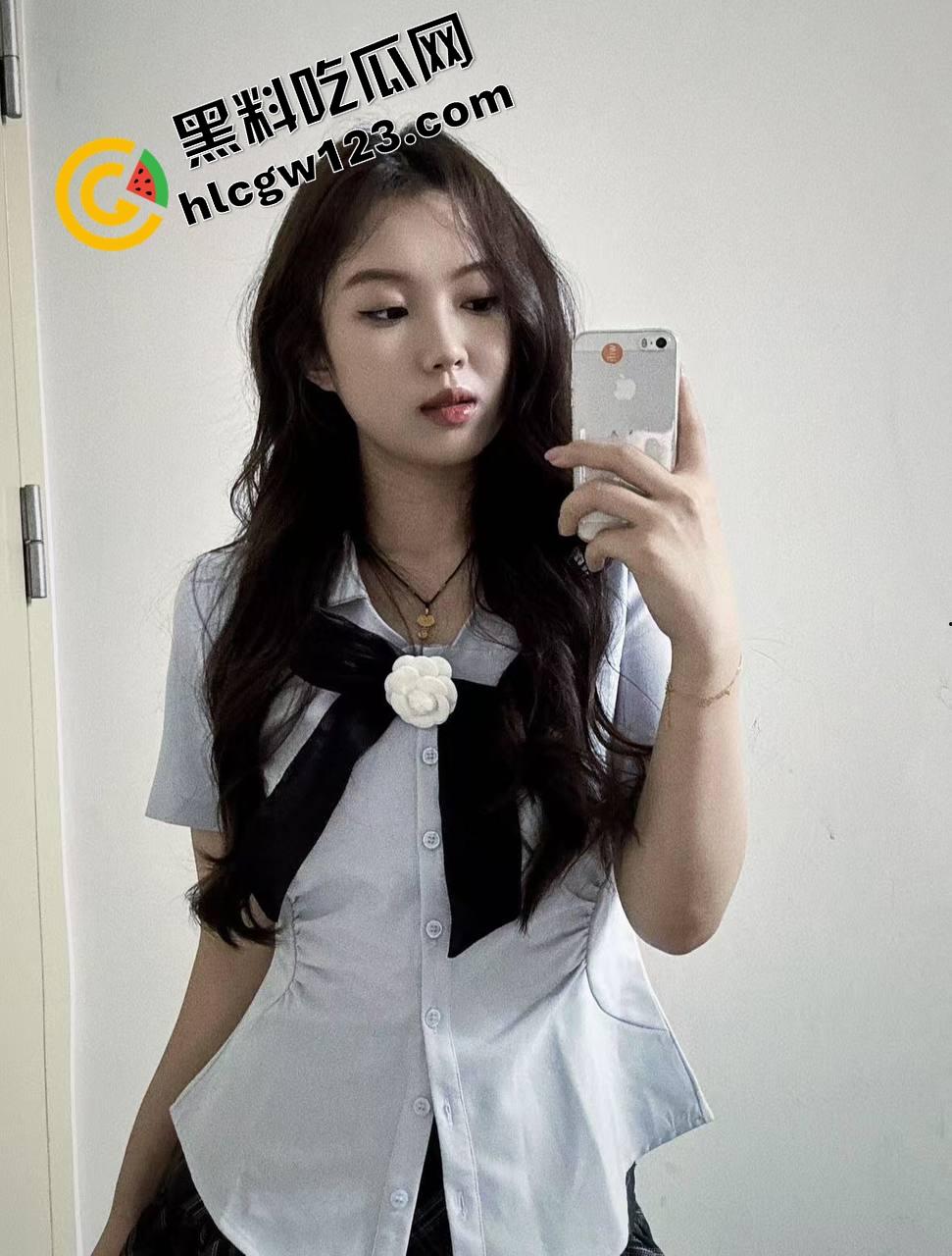 你相信光吗？郑州小婊深夜执行主人的羞耻任务，透明薄睡衣漏点出门，全程走光还舔着嘴说我好兴奋！  第4张