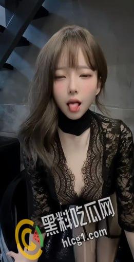 抖音140w粉丝网红小马漫漫，风骚御姐黑丝包臀裙渔网袜 乳沟露出土豪定制 劲爆热舞大尺度视频流出  第12张