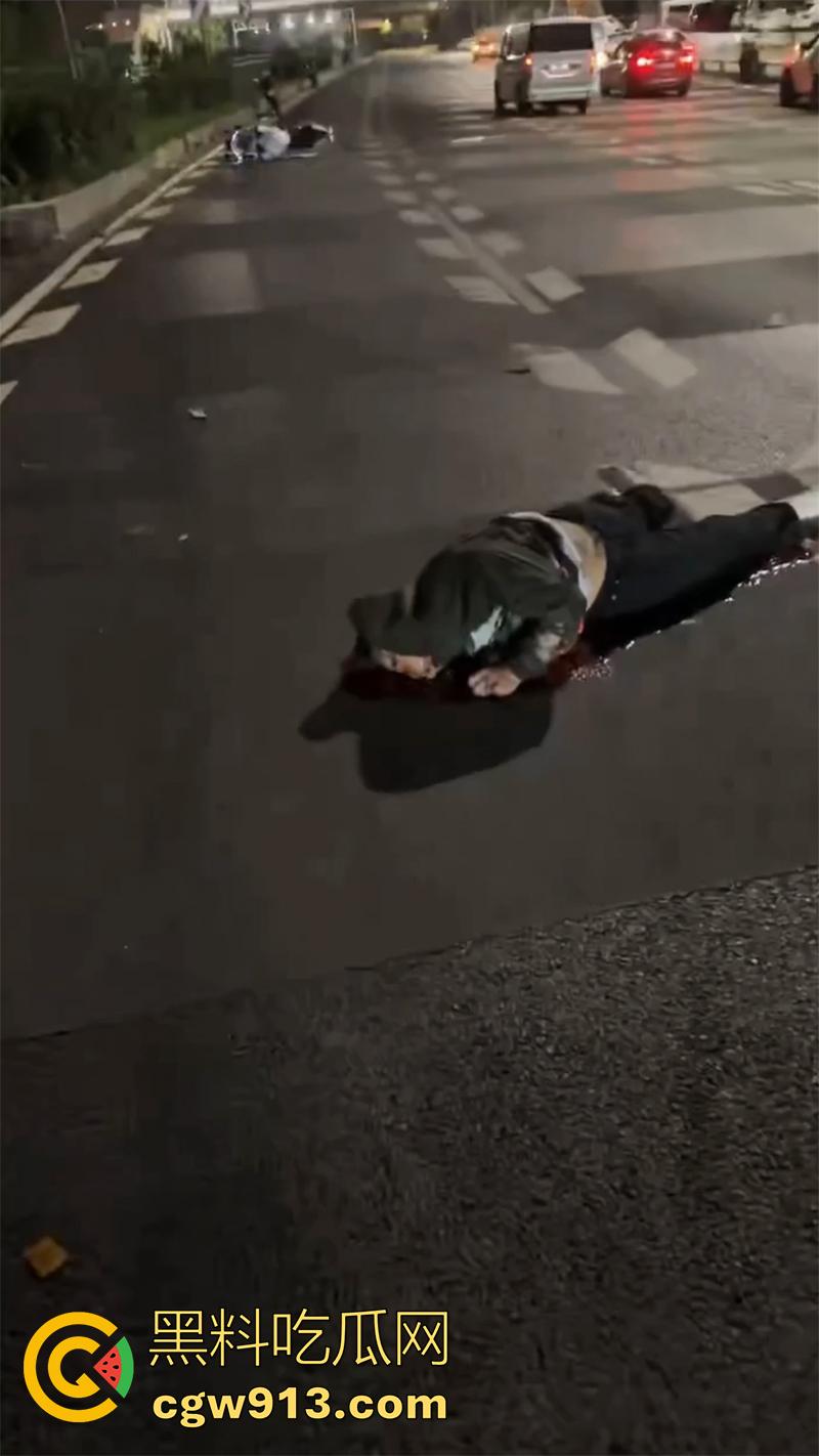 又有两个骑士挂了，女骑喝多叫舔狗来骑车，结果舔狗为装逼，让女神高看自己一眼，飞速飙车飞出当场死亡！  第6张