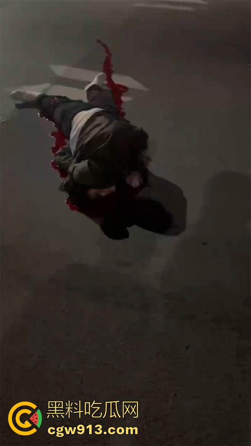 又有两个骑士挂了，女骑喝多叫舔狗来骑车，结果舔狗为装逼，让女神高看自己一眼，飞速飙车飞出当场死亡！  第7张