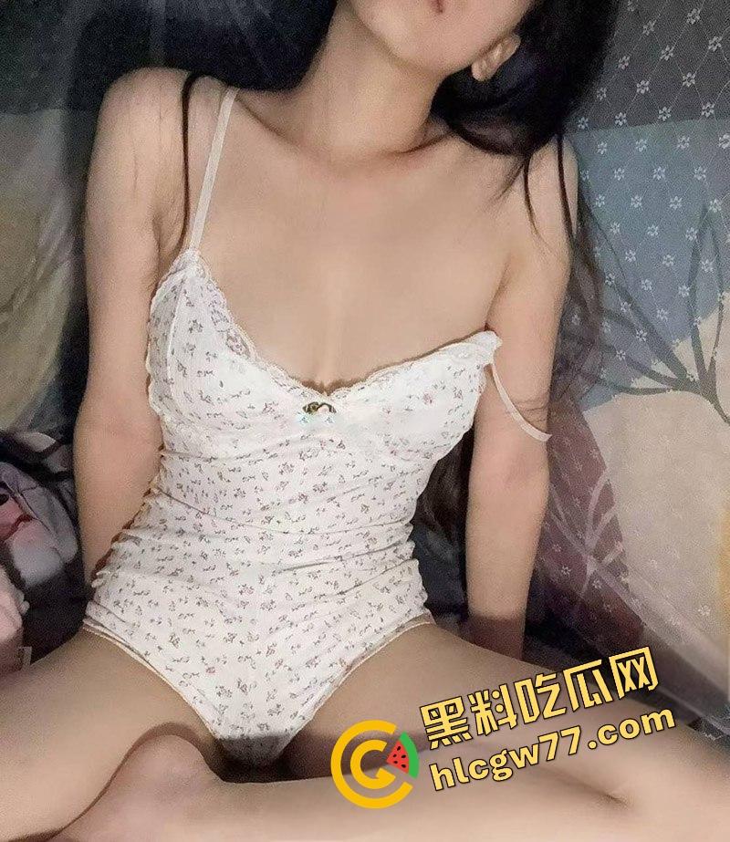 调教大神火力全开,空姐学妹老师护士统统爆操,舔屌后入内射爽翻天,各种极品尤物任性玩烂! 第5张 调教大神火力全开,空姐学妹老师护士统统爆操,舔屌后入内射爽翻天,各种极品尤物任性玩烂! 第5张