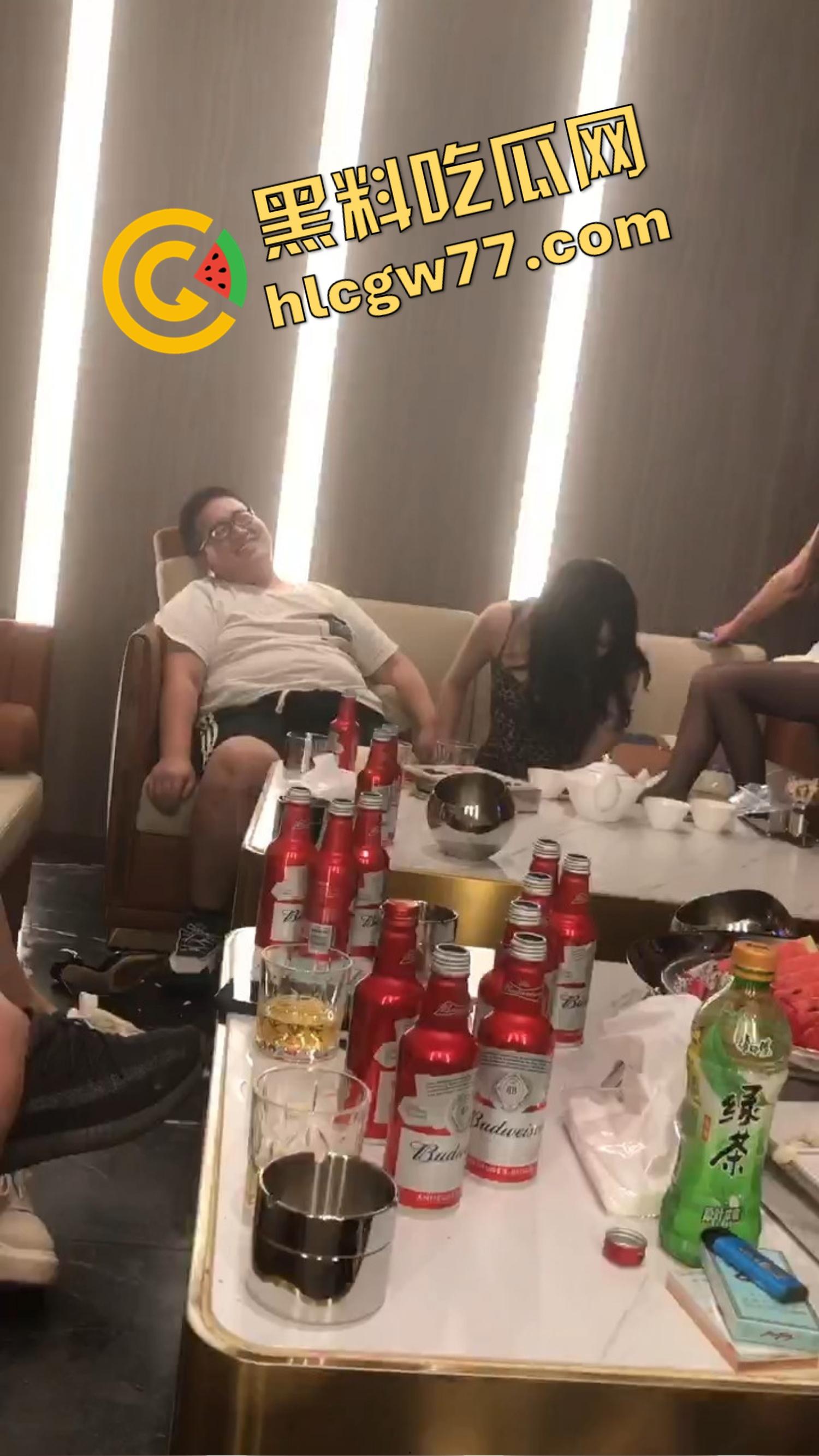 今夜无事勾栏听曲,结果真看见窝瓜骚鸡撕丝袜撕到癫,百威一口干今日不操鸡,枉为聚会人! 第5张 今夜无事勾栏听曲,结果真看见窝瓜骚鸡撕丝袜撕到癫,百威一口干今日不操鸡,枉为聚会人! 第5张