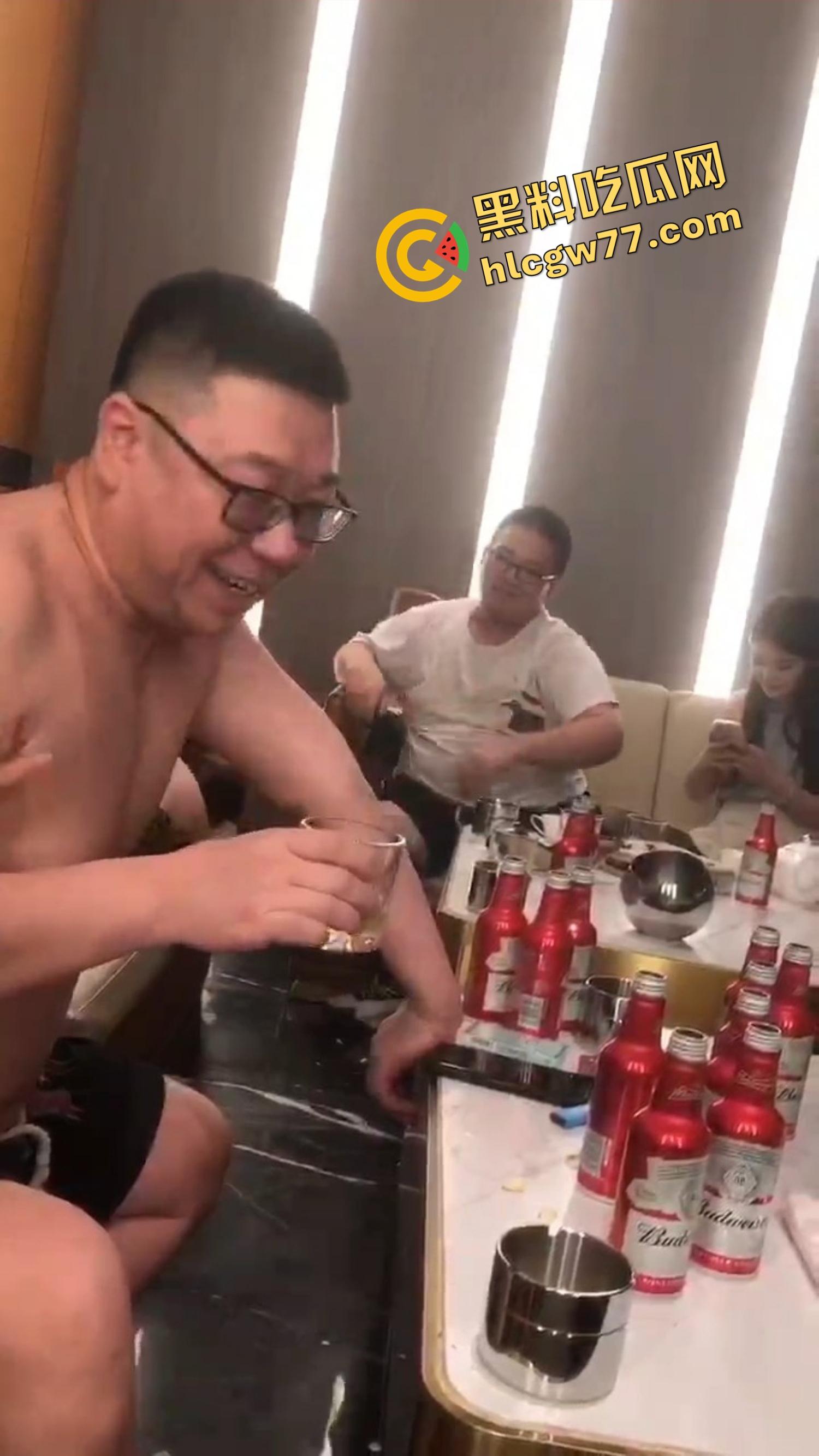 今夜无事勾栏听曲,结果真看见窝瓜骚鸡撕丝袜撕到癫,百威一口干今日不操鸡,枉为聚会人! 第8张 今夜无事勾栏听曲,结果真看见窝瓜骚鸡撕丝袜撕到癫,百威一口干今日不操鸡,枉为聚会人! 第8张