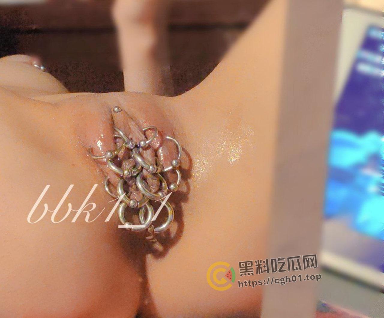推特【bbk1-1】重口味福利姬 阴蒂穿环 拳交扩阴 小小穴能塞下整个宇宙 第17张 推特【bbk1-1】重口味福利姬 阴蒂穿环 拳交扩阴 小小穴能塞下整个宇宙 第17张