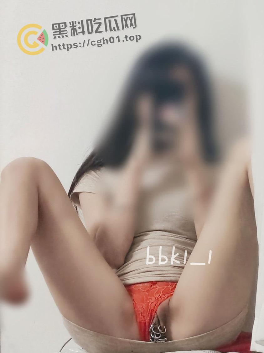 推特【bbk1-1】重口味福利姬 阴蒂穿环 拳交扩阴 小小穴能塞下整个宇宙 第21张 推特【bbk1-1】重口味福利姬 阴蒂穿环 拳交扩阴 小小穴能塞下整个宇宙 第21张