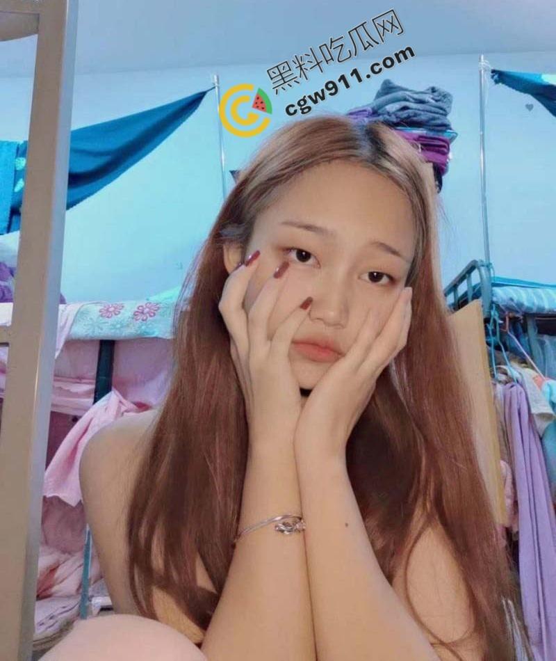 四川成都22岁高颜值厂妹下海卖逼，狂野床技让男子疯狂，丰满奶子，露脸口交，尽享极致快感！  第2张