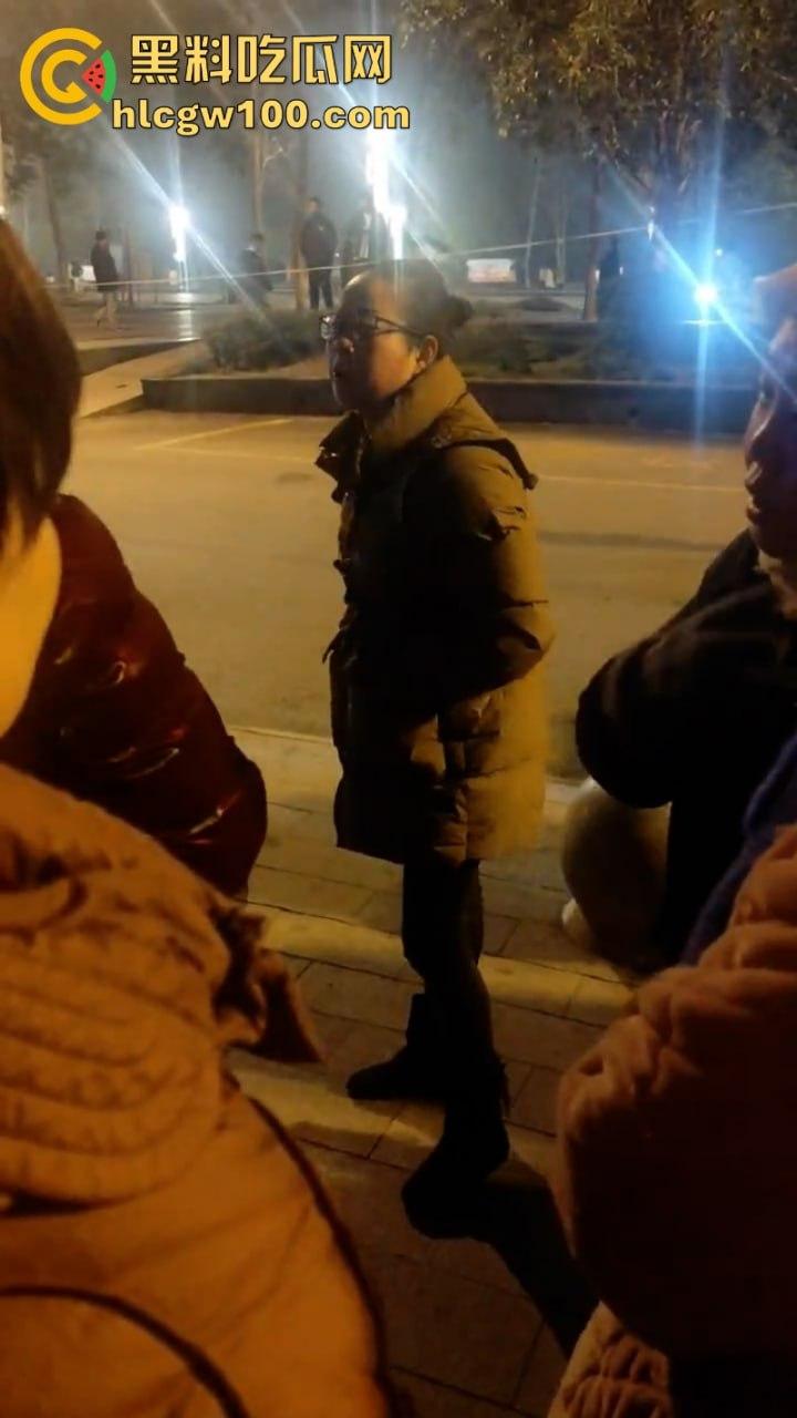 甘肃骚妇频繁出轨又约炮 原配老公当街抓奸怒杀奸夫 骚鸡终于知道怕了 当场吓尿! 第6张 甘肃骚妇频繁出轨又约炮 原配老公当街抓奸怒杀奸夫 骚鸡终于知道怕了 当场吓尿! 第6张