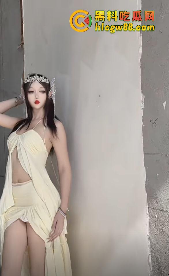 深圳车展『宫梦儿』靠露逼毛一天涨粉1万，车模个个会玩大秀骚操作质量逆天，这个行业真是卷疯了！  第6张