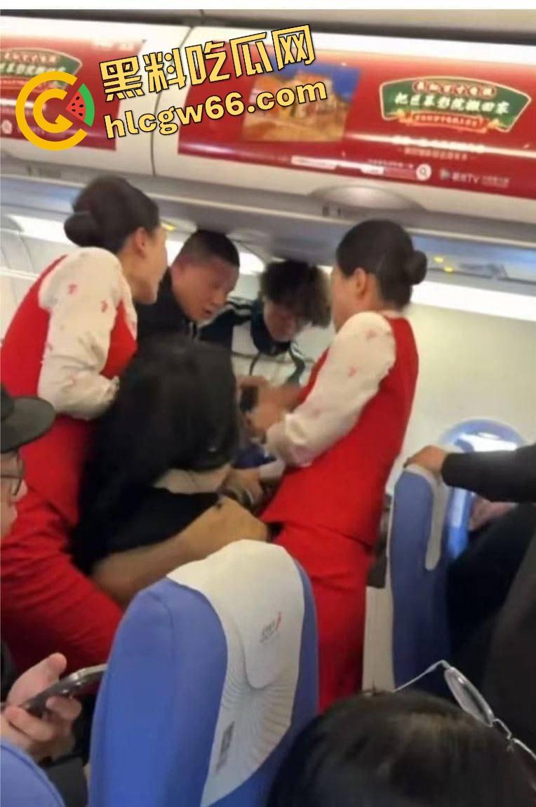 深圳航空变空中肉搏战，两女乘客因太臭香水熏人互殴，连空姐都遭殃被咬出血，航班延误两小时只因一场鼻子矛盾！  第14张